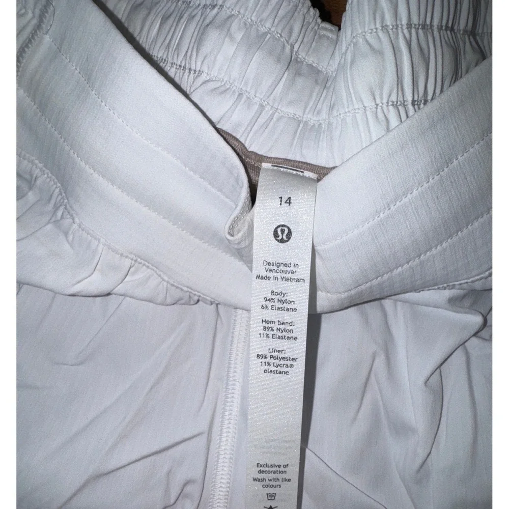 Lululemon NWT Hotty Hot LR Short 4